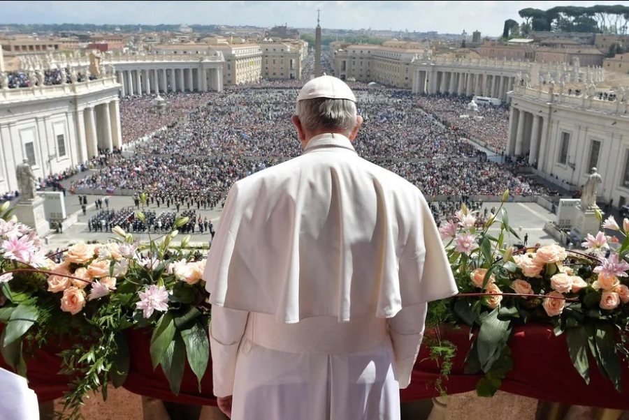 Morte do Papa Francisco comove fiéis em Trindade