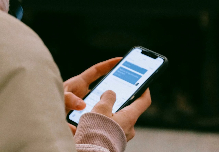 Após desafio na web, adolescente fez vídeos estuprando irmão